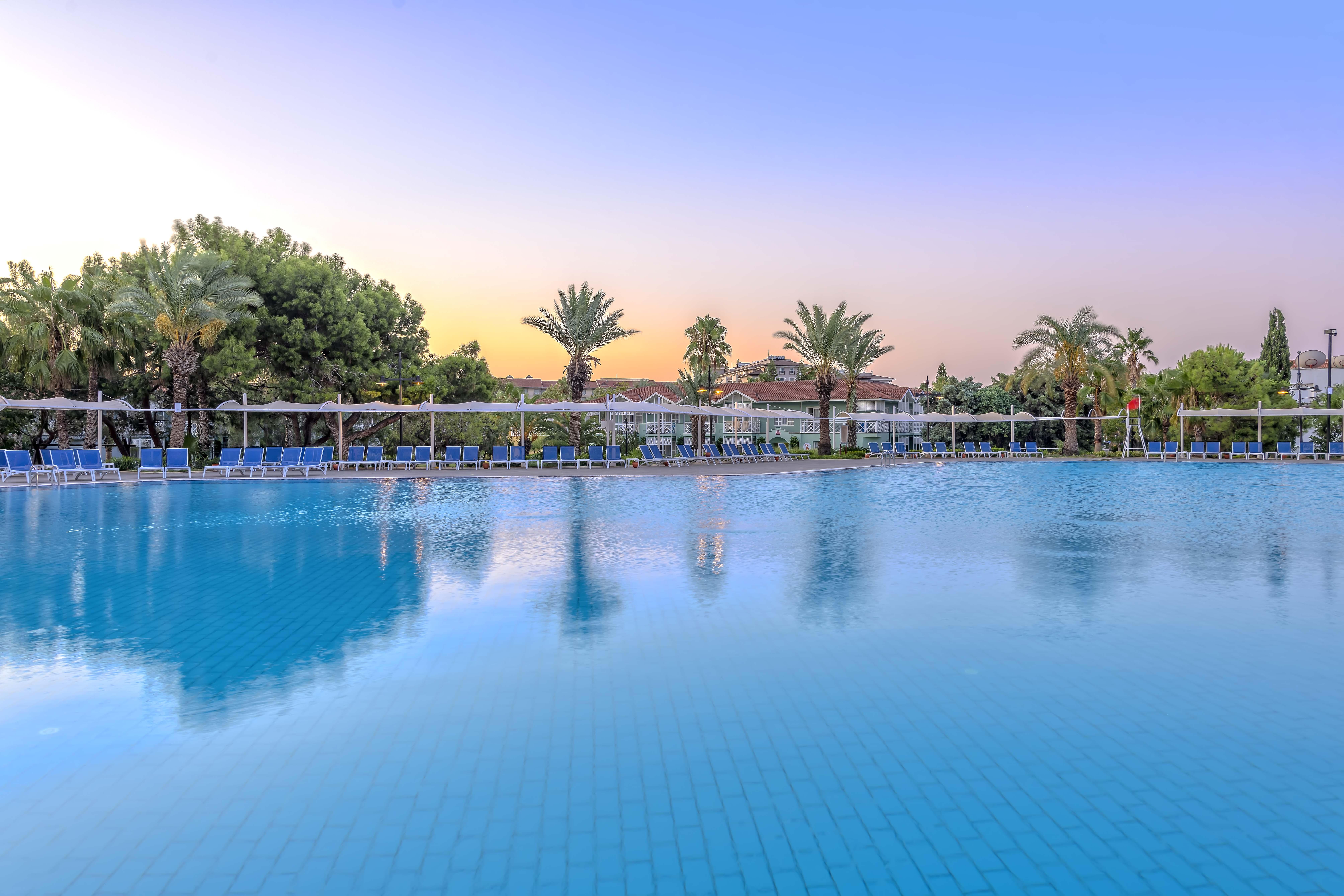 Euphoria Palm Beach Resort Кизилагач Экстерьер фото