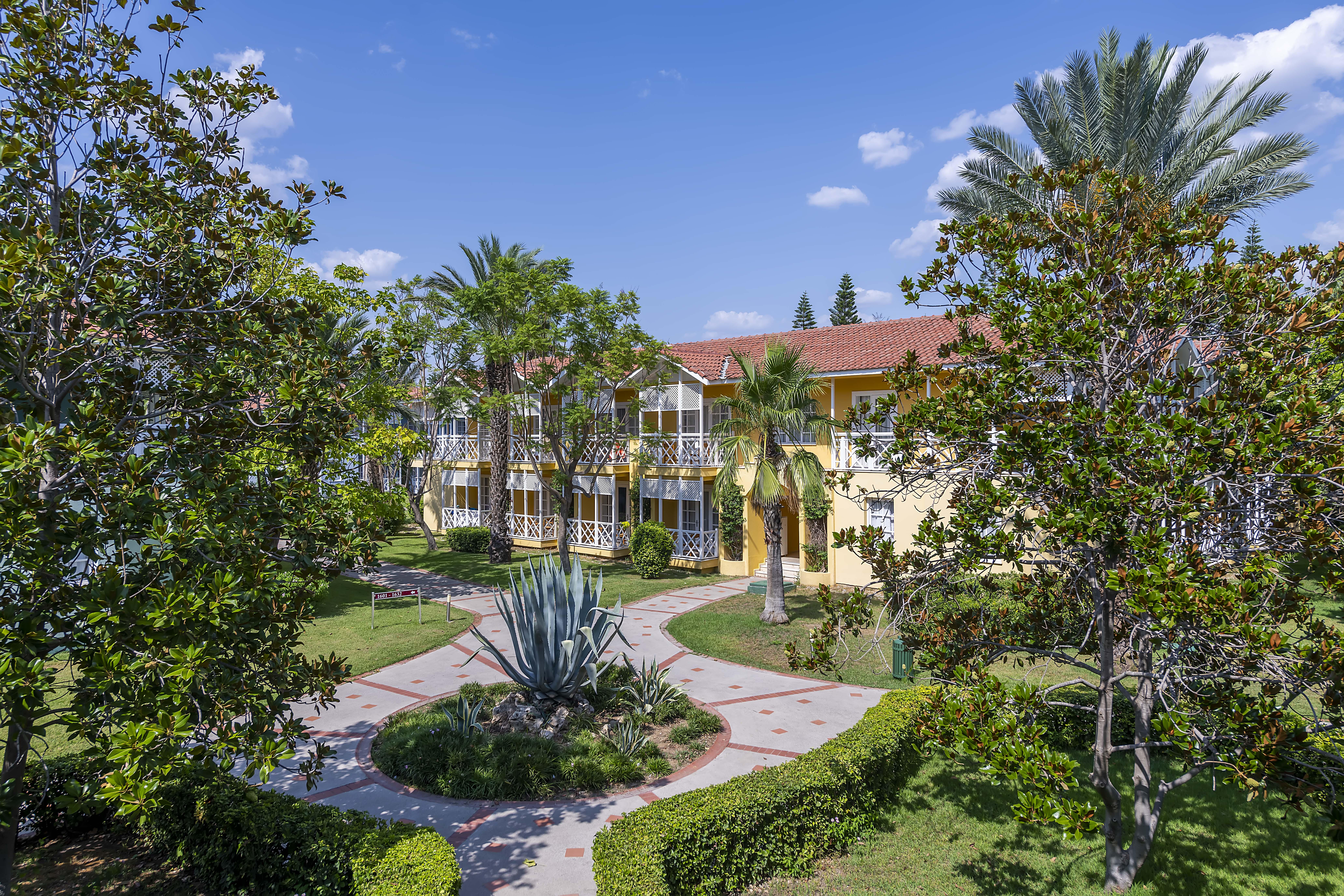 Euphoria Palm Beach Resort Кизилагач Экстерьер фото