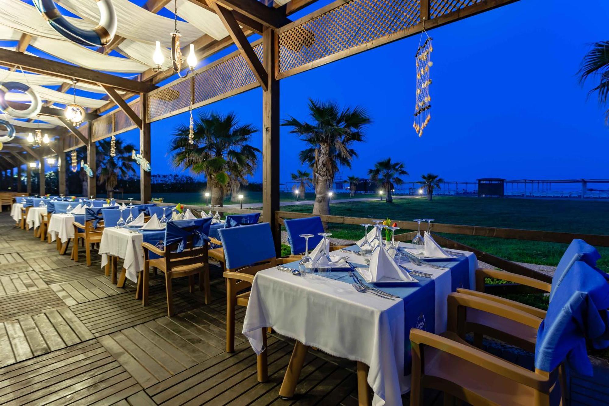 Euphoria Palm Beach Resort Кизилагач Экстерьер фото