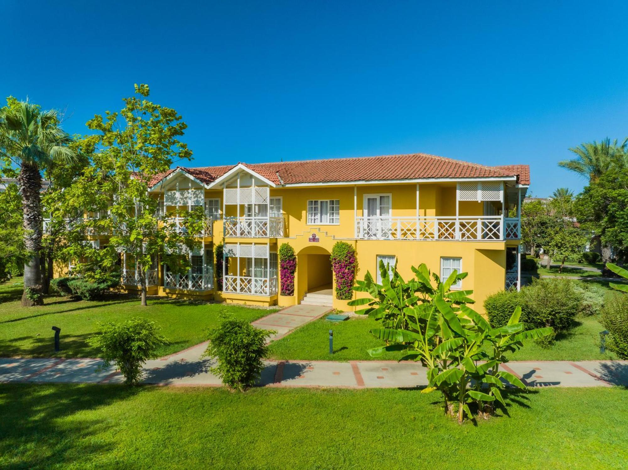 Euphoria Palm Beach Resort Кизилагач Экстерьер фото