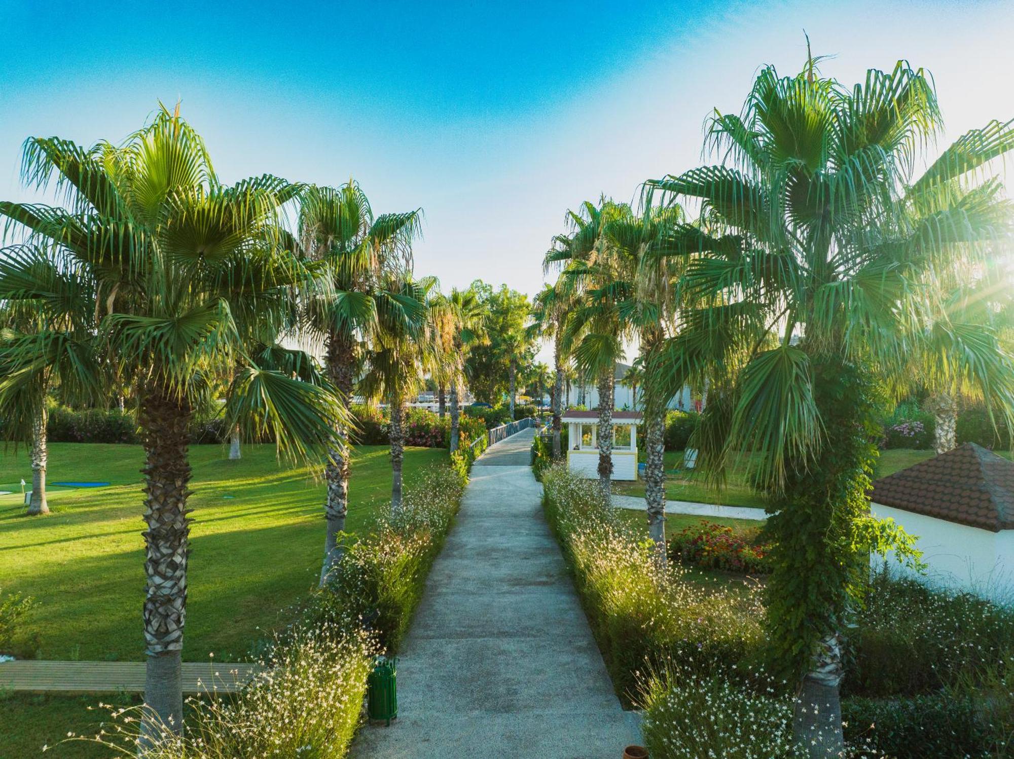 Euphoria Palm Beach Resort Кизилагач Экстерьер фото